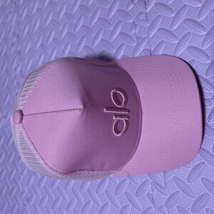 ALO YOGA DISTRICT TRUCKER HAT BRAND NEW